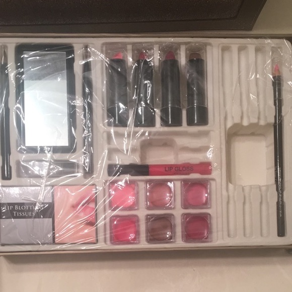 Lip Kit 💋👄💄 - Picture 5 of 6